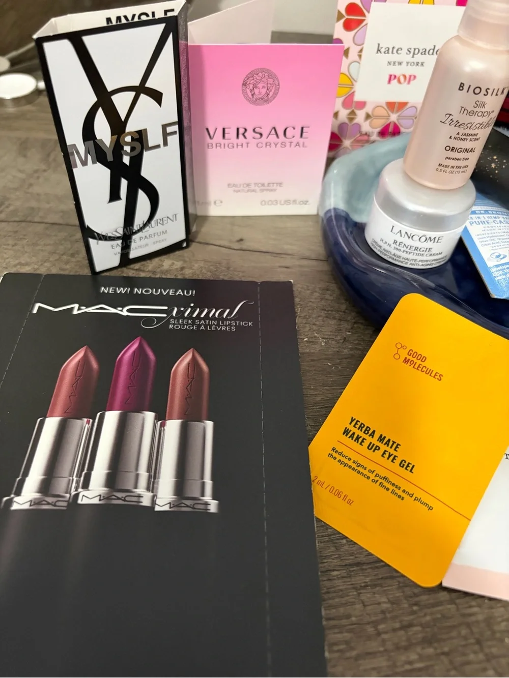 Assorted Women’s Makeup & Skincare Sample Kit - Mixed Colors